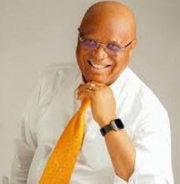 Governor Umo Defection to APC